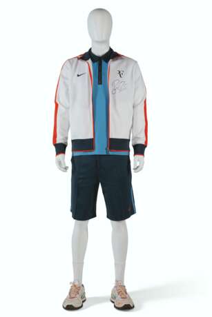 ROGER FEDERER`S CHAMPION OUTFIT AND RACKET - фото 2