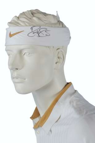 ROGER FEDERER`S CHAMPION OUTFIT AND RACKET - фото 3