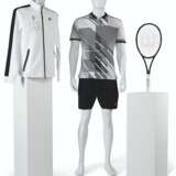 ROGER FEDERER`S CHAMPION OUTFIT AND RACKET - Foto 1