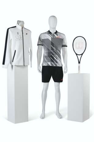 ROGER FEDERER`S CHAMPION OUTFIT AND RACKET - photo 1