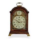 Tischuhr: feine englische Bracket-Clock mit Schlagwerk und Datum, John Baker London, um 1800 - Foto 1