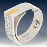 Ring: moderner, ausgefallen gearbeiteter Goldschmiedering mit Brillantbesatz, 0,59ct, 18K Weißgold/Gelbgold - Foto 2