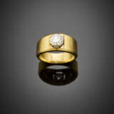 Round brilliant cut ct. 1 circa diamond yellow gold ring - фото 1
