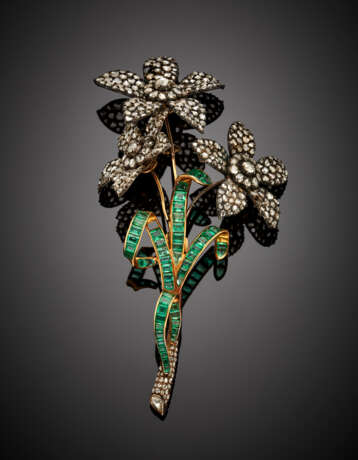 Step cut rectangular emerald and rose cut diamond silver and gold flower brooch - Foto 1