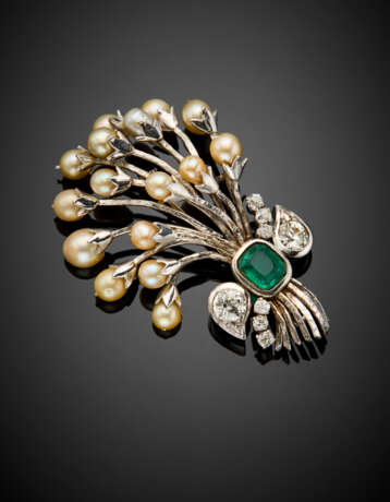 Old mine diamond and irregular pearl white gold floral brooch - фото 1