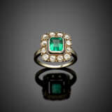 Octagonal emerald and diamond white gold cluster ring - Foto 1