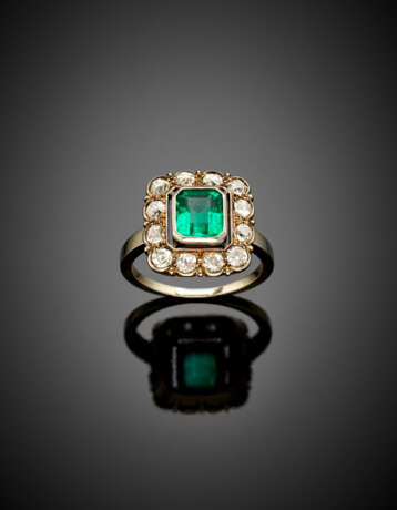 Octagonal emerald and diamond white gold cluster ring - фото 1