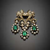 Old mine diamond and emerald bi-coloured gold volute brooch with three pendants - Foto 1