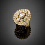 Round and tapered diamond yellow gold ring with a central oval diamond - фото 1