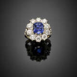 Cushion shape ct. 3.25 circa sapphire and round diamond white gold cluster ring - Foto 1
