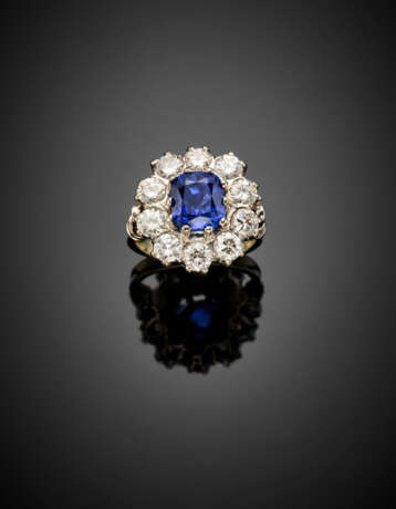 Cushion shape ct. 3.25 circa sapphire and round diamond white gold cluster ring - фото 1