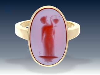Ring: alter Goldschmiedering mit schöner, vermutlich antiker Achat-Lagenstein-Gemme