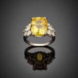 Cushion shape ct. 16.50 circa yellow sapphire and marquise diamond white gold ring - photo 1