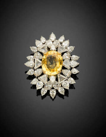 Oval ct. 10 circa yellow sapphire with triangular and pear shape diamonds platinum and gold brooch/pendant - фото 1