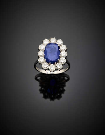 White gold ct. 3.51 sapphire and diamond cluster ring - фото 1