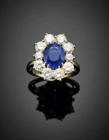 Oval ct. 3.70 sapphire and diamond white gold cluster ring - фото 1