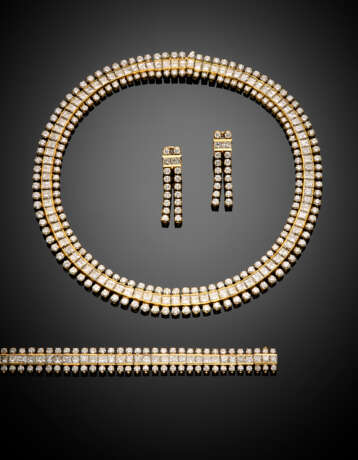 Round and radiant cut diamond yellow gold jewellery set comprising a cm 42 circa necklace - photo 1