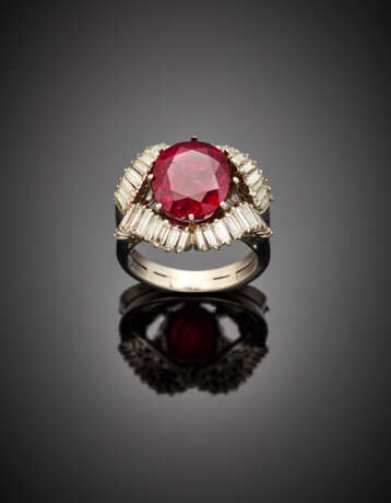 Cushion shape ct. 5.49 ruby and baguette diamond platinum ring - фото 1