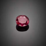 Cushion shape ct. 5.49 ruby and baguette diamond platinum ring - photo 2