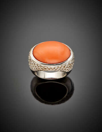 Pink cabochon coral and diamond white gold ring - photo 1