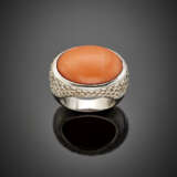 Pink cabochon coral and diamond white gold ring - фото 1