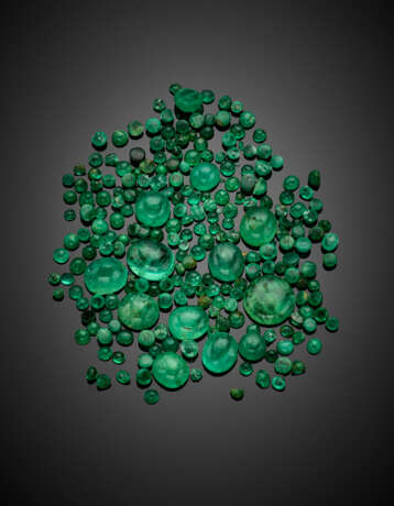 Lot of several cabochon emeralds - фото 1