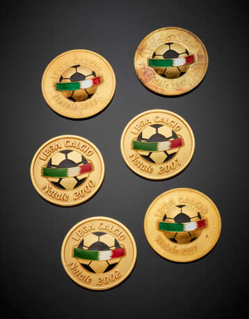 Yellow gold and enamel lot comprising six celebrative Football league Christmas medals - photo 1