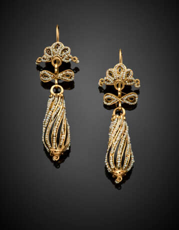 Yellow 9K gold seedpearl and black enamel pendant earrings - фото 1