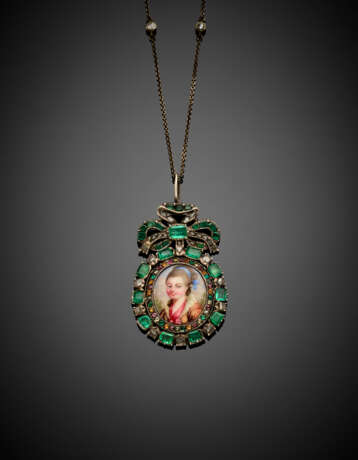 Emerald and rose cut diamond silver miniature portrait with pendant bow - photo 1