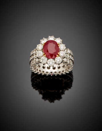 Oval ruby and diamond white gold cluster ring - photo 1