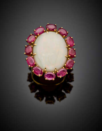 Oval opal and cushion ruby yellow gold ring - фото 1