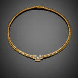 Yellow gold chain necklace accented in the centre with round and carré diamonds - фото 1