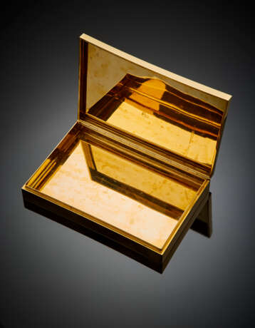 Yellow gold rectangular cigarette case - photo 2