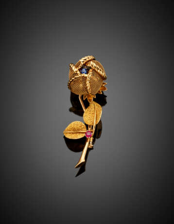 Yellow gold flower brooch with unfolding corolla - photo 1
