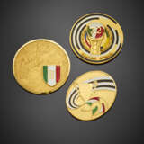 Yellow gold enamel lot comprising a medal of "Juventus F.C. Campione d'Italia - Foto 2
