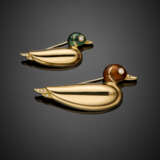 Yellow gold lot comprising two duck brooches accented with guilloché enamels and diamonds - фото 1