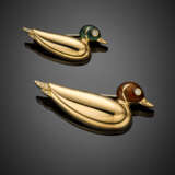 Yellow gold lot comprising two duck brooches accented with guilloché enamels and diamonds - Foto 2