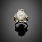 Baroque pearl and diamond white gold ring - photo 1