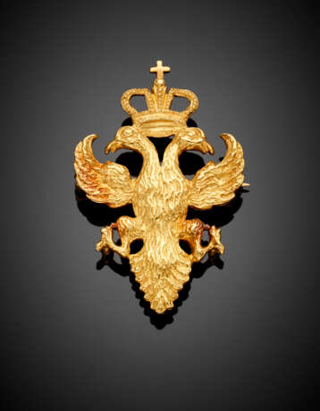 Yellow gold crowned biceps eagle brooch - photo 1