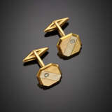 Three-colour partly glazed gold cufflinks accented with diamonds - Foto 1