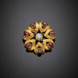 Bi-coloured partly glazed gold ruby and diamond brooch - фото 1