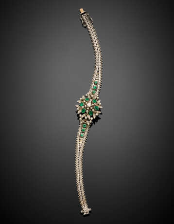 White gold bracelet accented with diamonds and emeralds - фото 1