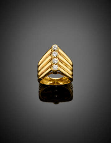 Yellow gold diamond chevron ring in all ct. 0.40 circa - фото 1