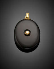 Onyx and diamond yellow gold pendant locket