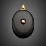 Onyx and diamond yellow gold pendant locket - photo 1