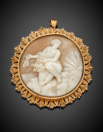 Yellow gold shell cameo brooch/pendant - photo 1