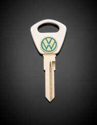 *Silver 925/1000 and metal key with yellow gold and enamel VW logo