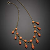 Yellow 9K gold chain necklace with nine graduated pinkish orange coral pendants - photo 1