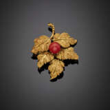 Yellow chiseled gold and red coral bead leaf brooch - photo 1