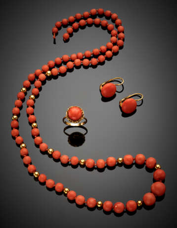 Orange coral and yellow gold jewelry set comprising a cm 69.50 circa graduated bead necklace - photo 1